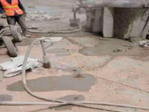 平果水泥混凝土路面板底注浆技术 路面脱空注浆整治方案