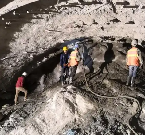 平果拱顶带模注浆料的施工流程及注意事项